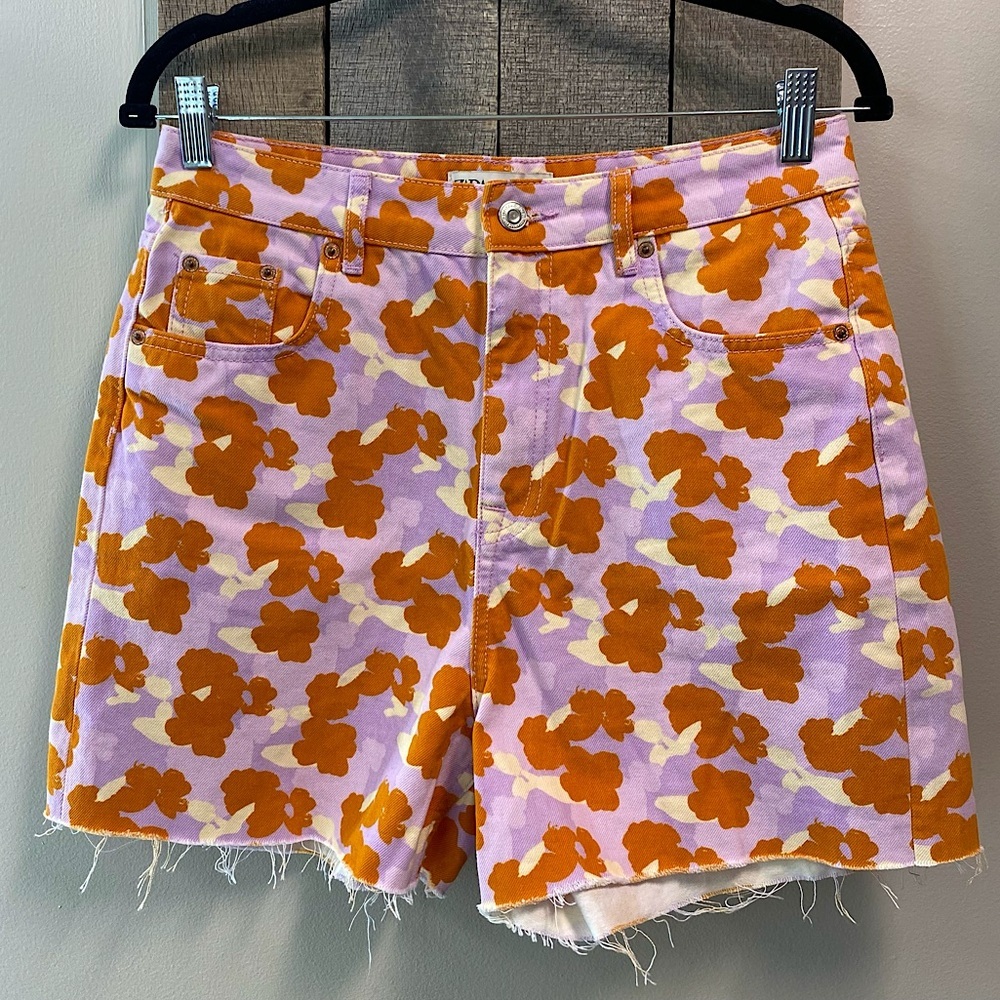 Zara “The 90’s Shorts” LIKE NEW High Waisted Funky Pattern Denim Material SIZE 6